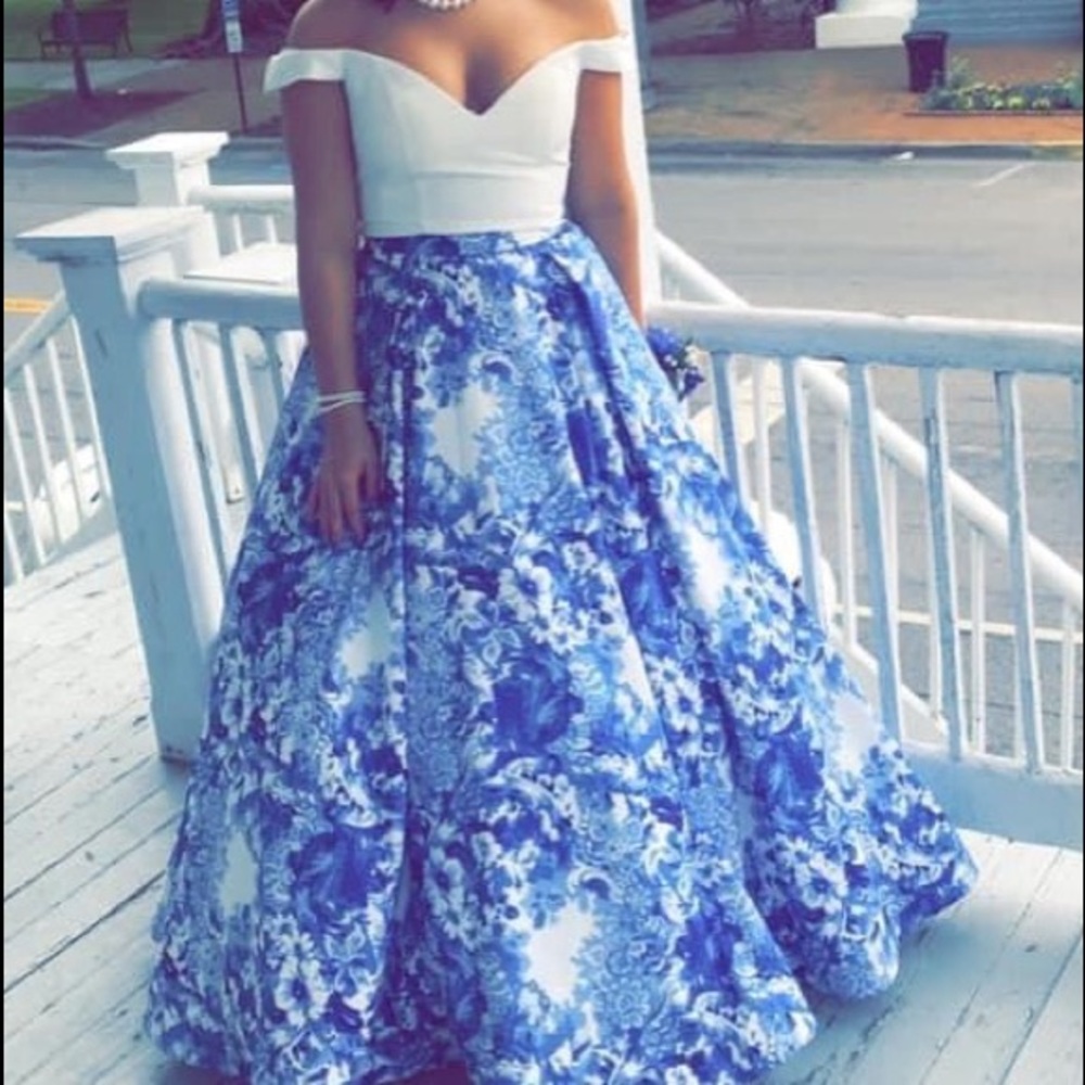 Sherri Hill 2 piece prom dress size 8.